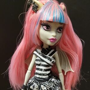 Monster High G1 OG Rochelle Goyle With Pet.